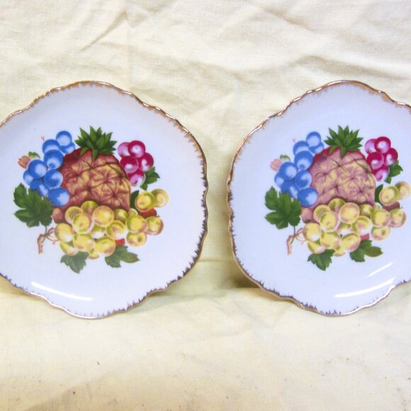 VTG DECORATIVE PLATES, FRUIT CENTER W/GOLD TRIM, PORCELAIN - Picture 1 of 7